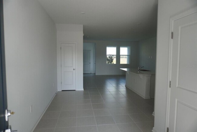 Building Photo - 2975 Maloof Dr