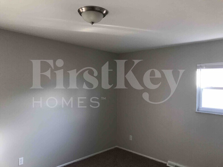 Building Photo - 5994 Waldway Ln