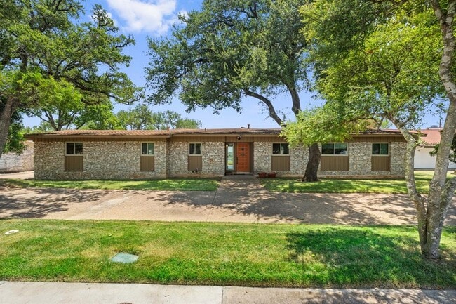Building Photo - 6501 Mesa Dr