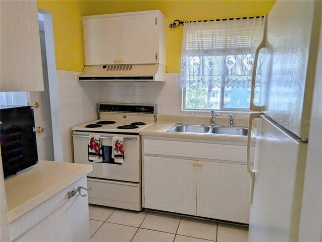 Building Photo - 5908 17th St W