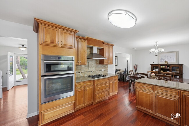 Building Photo - 750 Dunhill Dr