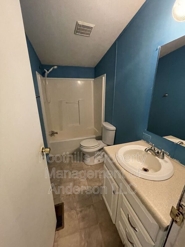Building Photo - 236 Forest Ln