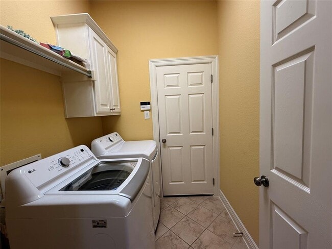 Building Photo - 1219 Pine Forest Cir