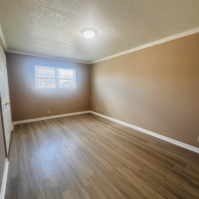Building Photo - Welcome Home to your 2 Bedroom | 1 Bathroom Apartment Home located at Chateau Royal in Orange, TX!