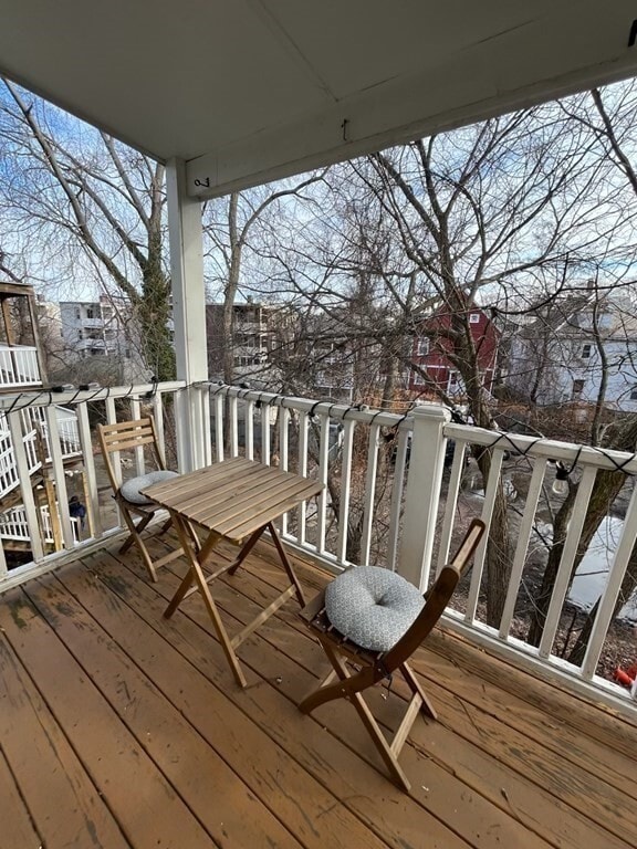 Building Photo - 7 Oak Square Ave