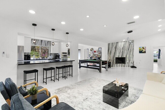 Building Photo - 12231 Areaca Dr