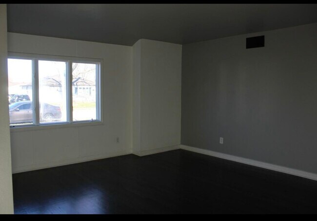 Living Room - 2716 Duluth St