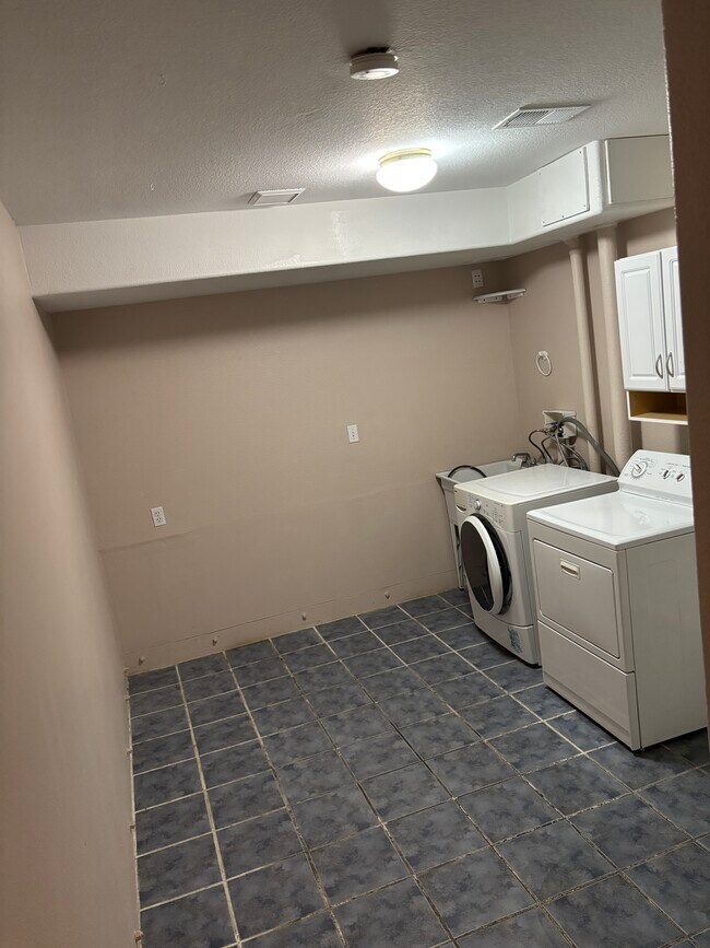 Building Photo - 1326 S Danube Way