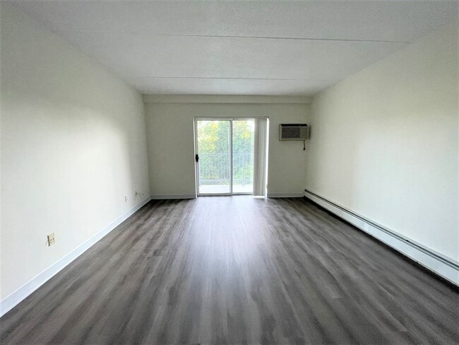 Building Photo - 580 Salem St