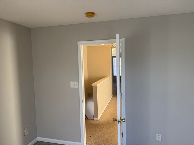 Building Photo - Well Maintained home in North Charlotte!