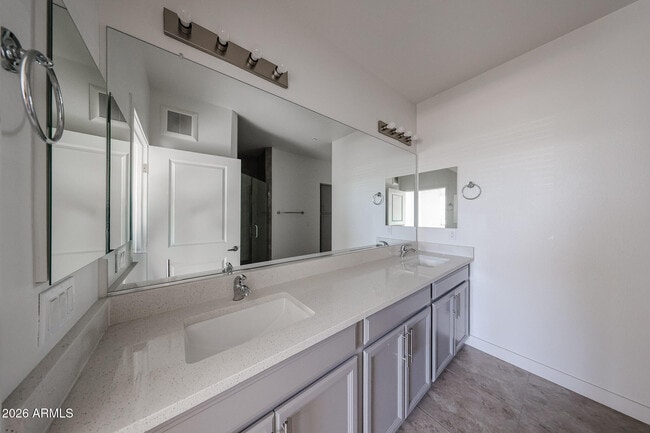 Building Photo - 2511 W Queen Creek Rd