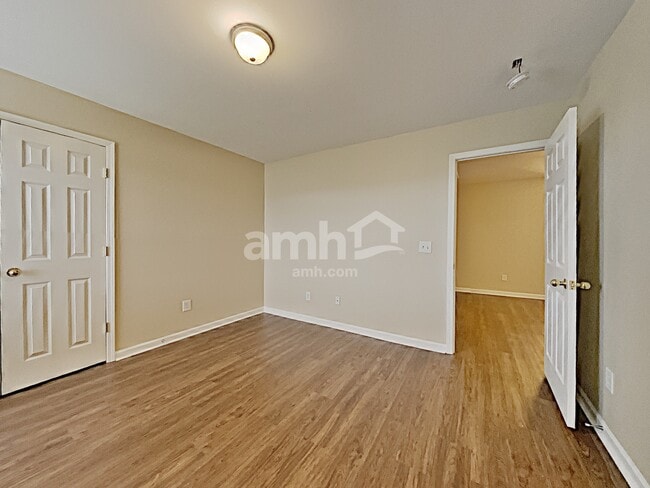 Building Photo - 1039 Vanguard Dr