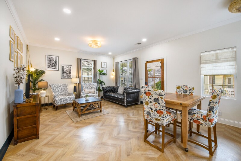 Building Photo - 10 Riker St