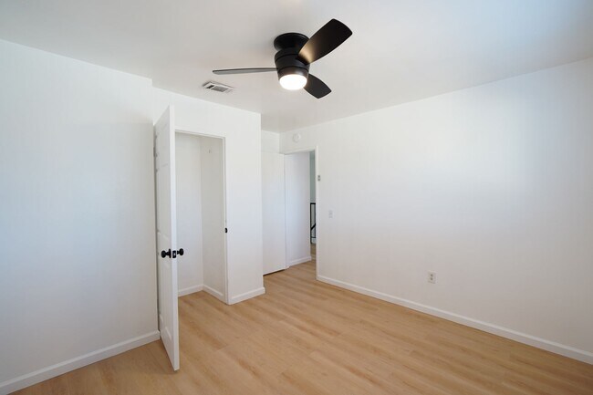 Building Photo - Spacious 3-Bedroom Home with 2-Car Garage in Riverside!