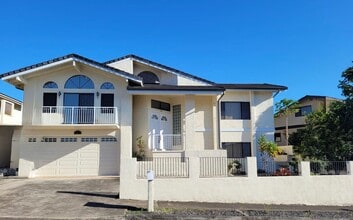 Building Photo - Beautiful Home in Royal Summit