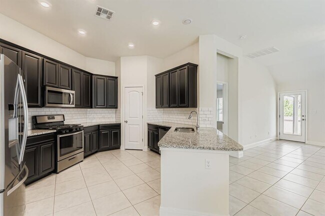 Building Photo - 1008 Sundrops St