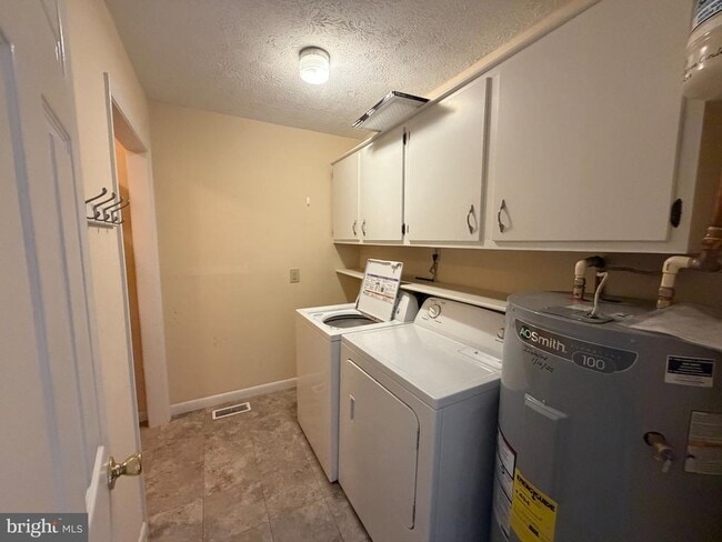 Building Photo - 23 Montague Cir
