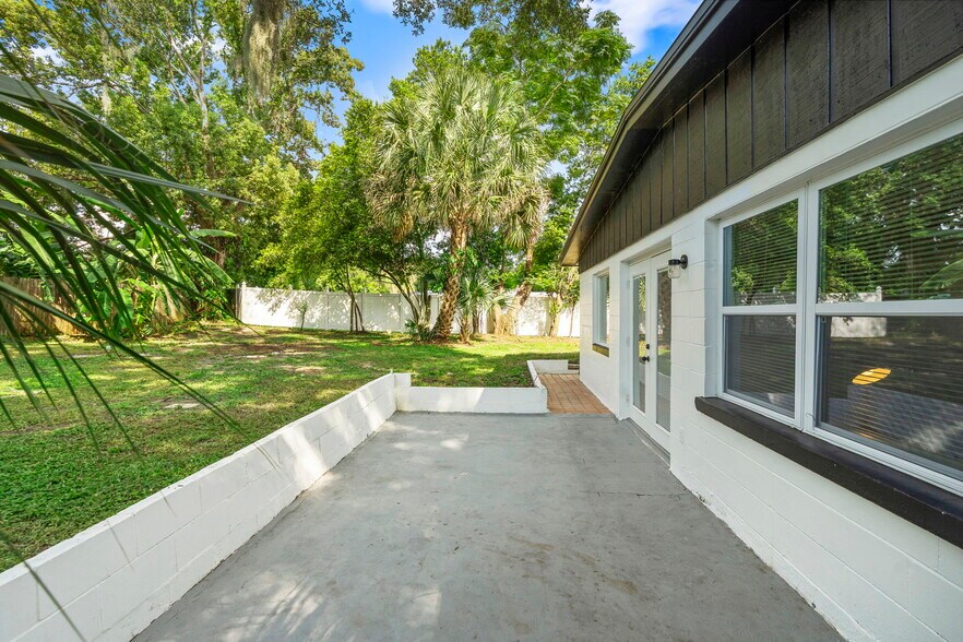 Building Photo - 505 Lake Shore Dr