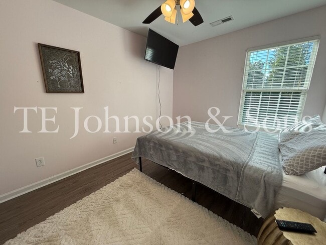 Building Photo - Wonderful location waiting for you