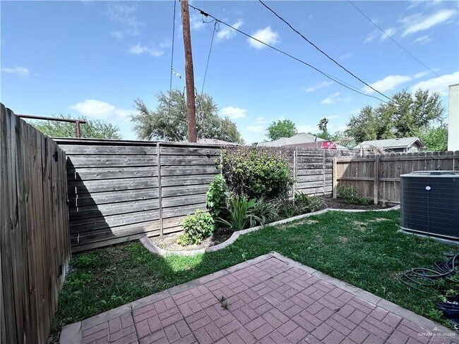 Building Photo - 22 Sunset Dr