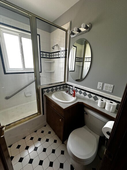 Building Photo - 2019 E Lambourne Ave