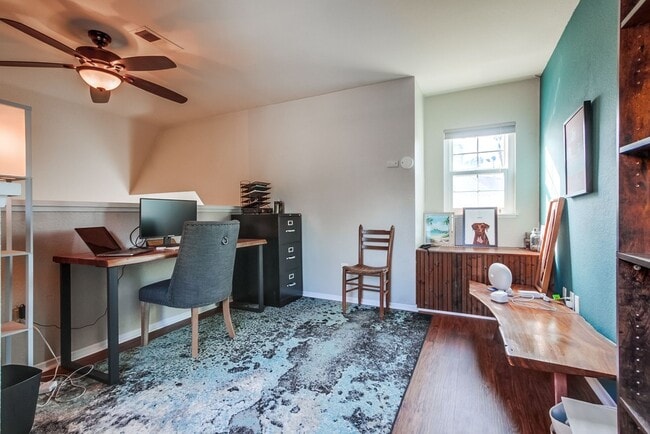 Building Photo - 2637 Regent Rd