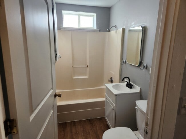 Building Photo - 106 W Comanche Ave