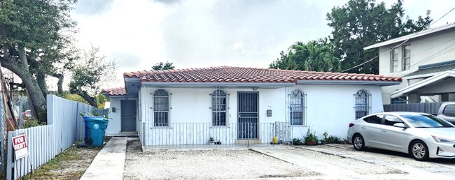 Primary Photo - 726 NW 22nd Ct