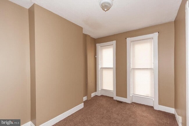 Building Photo - 3 Bedroom House