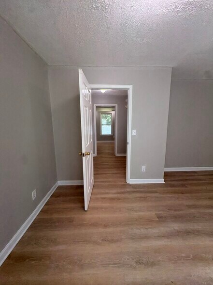 Building Photo - 2700 Fort Daniels Dr