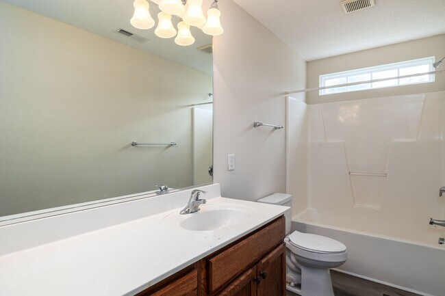 Building Photo - Spacious 3-Bedroom Home with Garage in Desirable Greensboro Neighborhood!