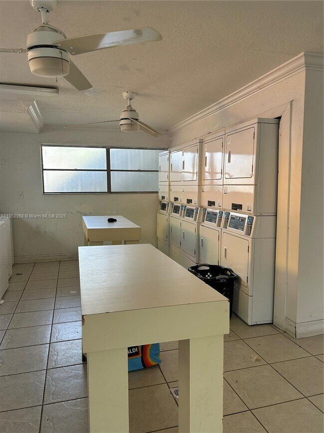 Building Photo - 17255 SW 95th Ave