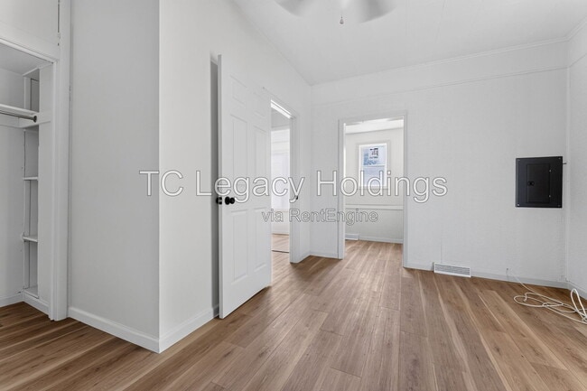 Building Photo - 87 Crisfield St