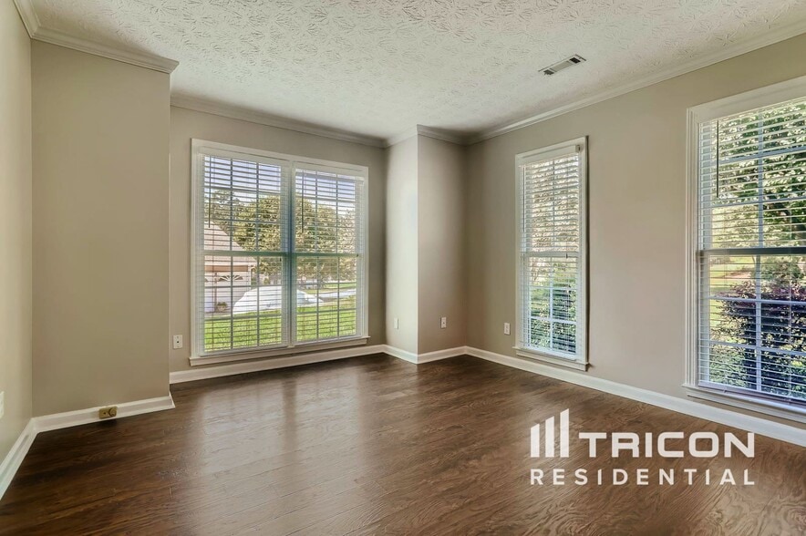 Building Photo - 105 Emerling Ln