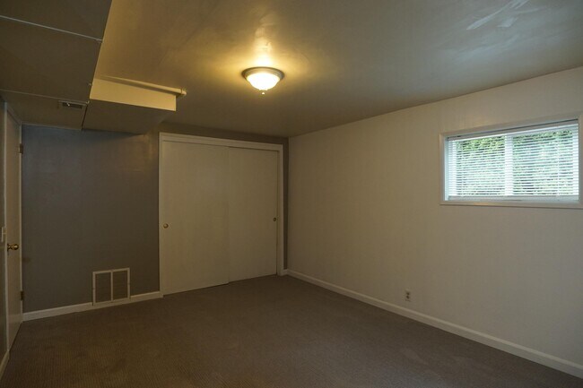 Building Photo - 329 Renton Ave S