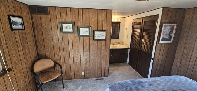 Building Photo - 7 Bert Rd