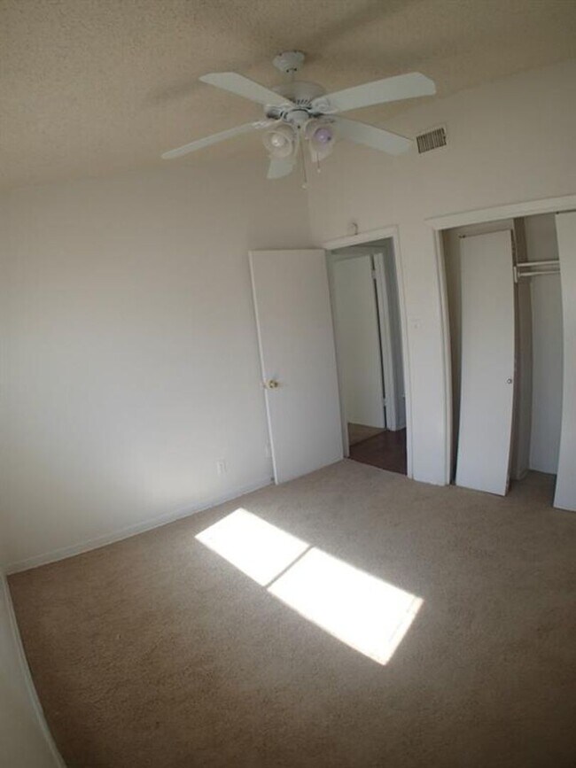 Building Photo - 608 W 51st St