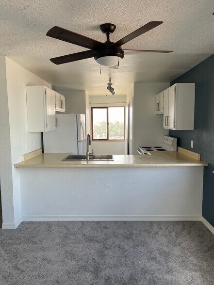 Building Photo - 2210 Split Rock Dr