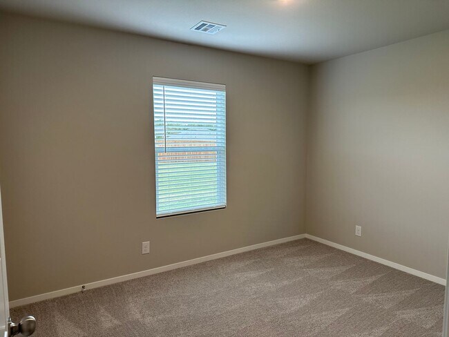 Building Photo - Brand-new 3 bedroom, 2 bath home located in historic Claremore