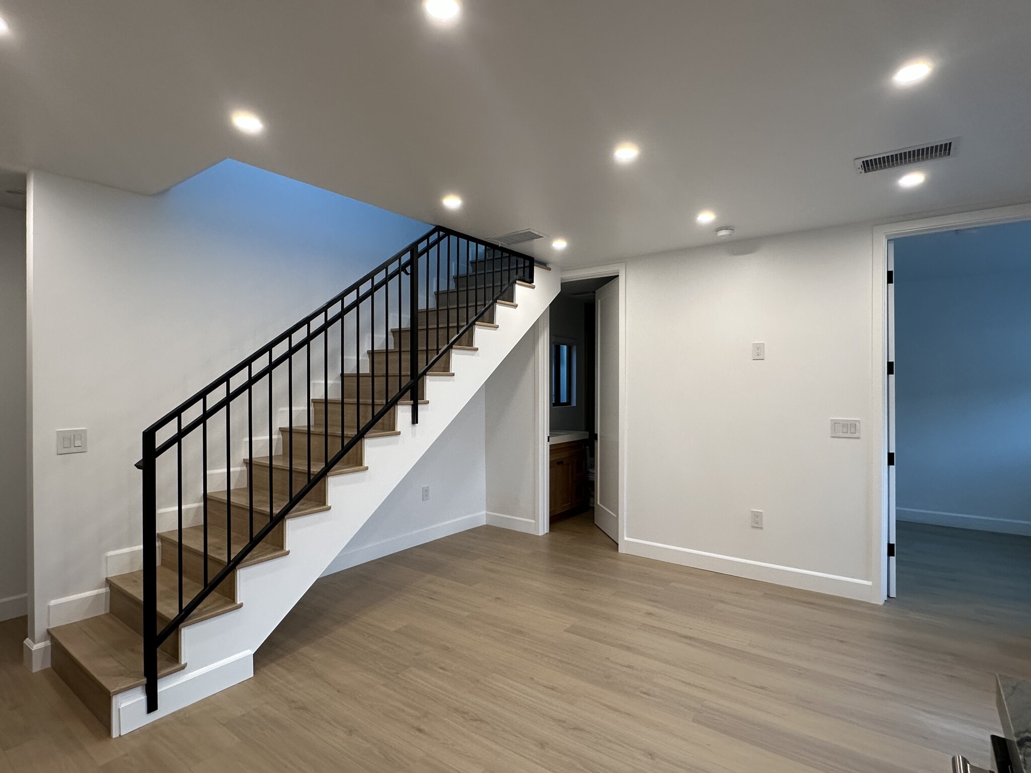 Building Photo - 10470 Lauriston Ave