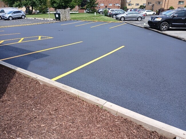 Building Photo - 5712 Ridgemont Ln