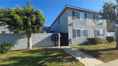 Building Photo - 988 El Camino Dr
