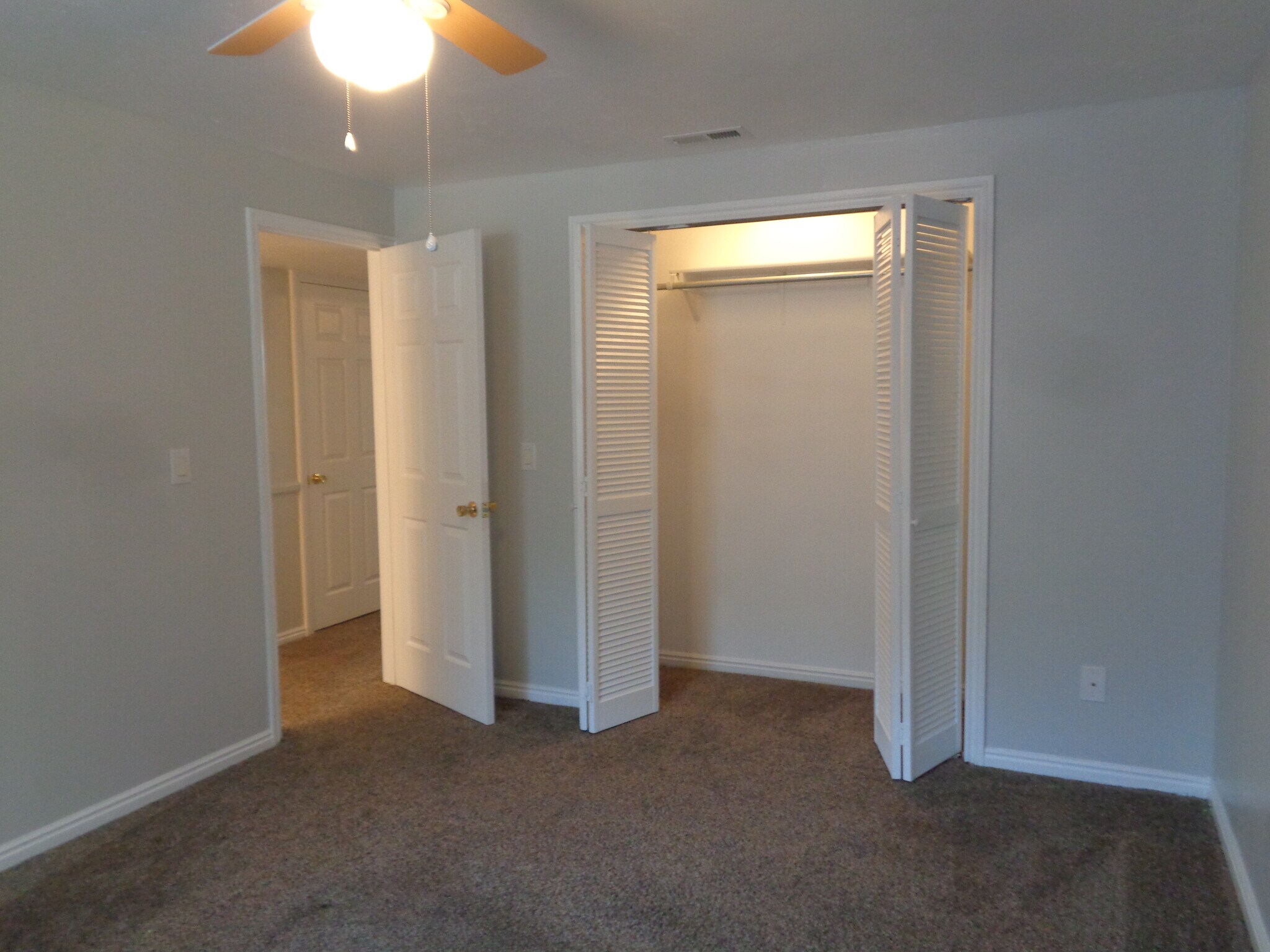 Building Photo - 8816 W Florence Dr