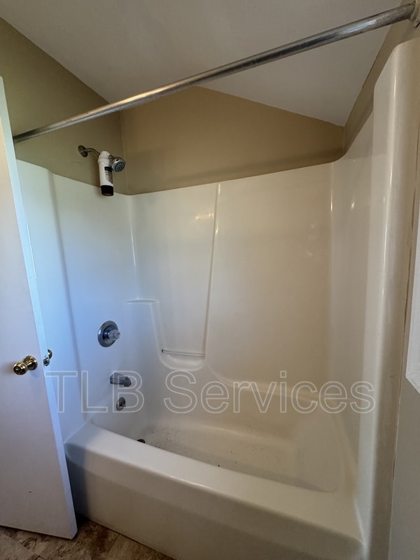 Building Photo - 15927 PA-407