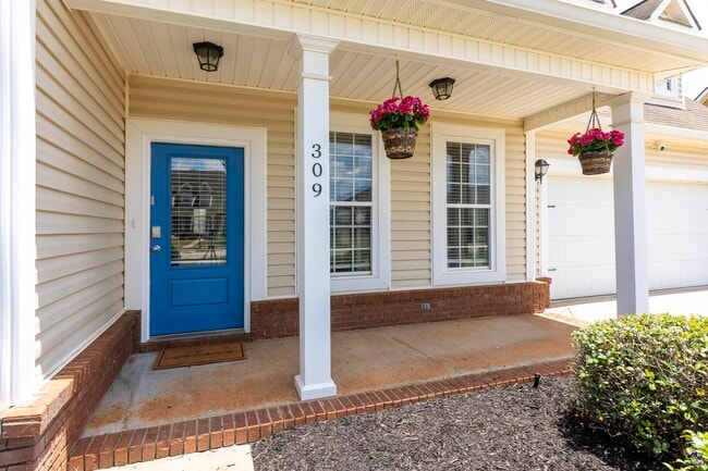 Building Photo - 309 Raleigh Dr