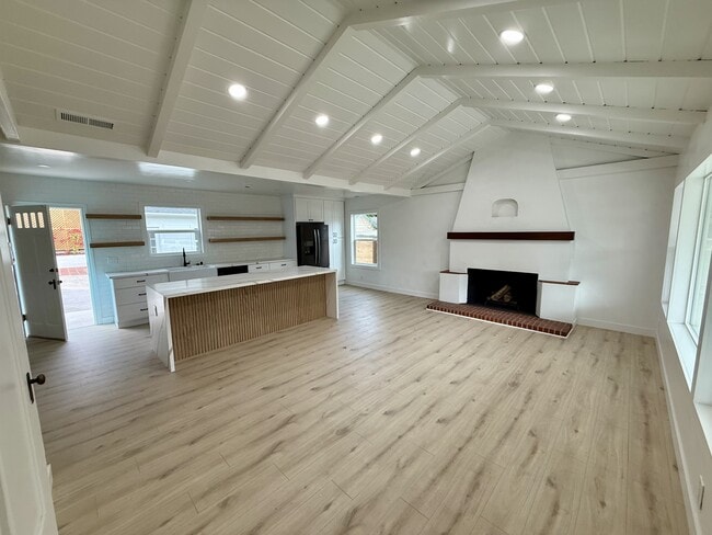 Building Photo - 148 Reed Way