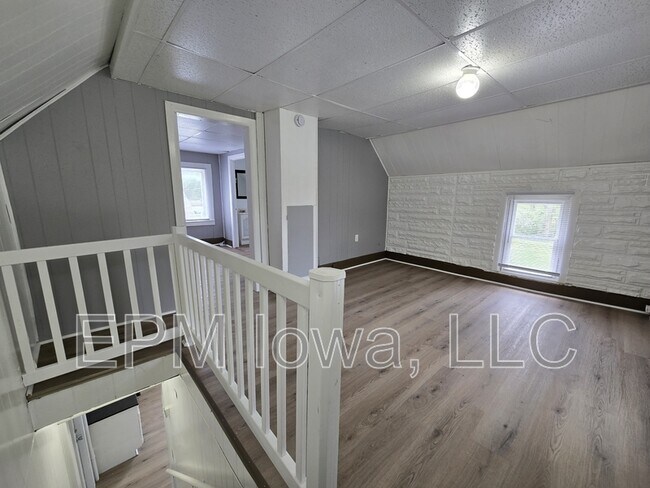 Building Photo - 508 Mobile St