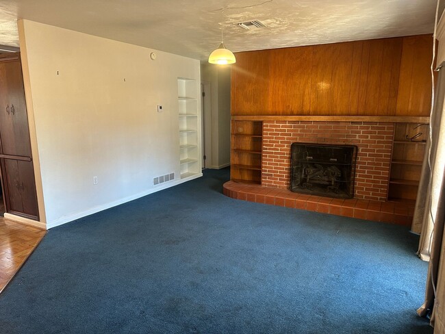 Building Photo - 3 Bedroom 2 Bath in Leesburg - Loves Point