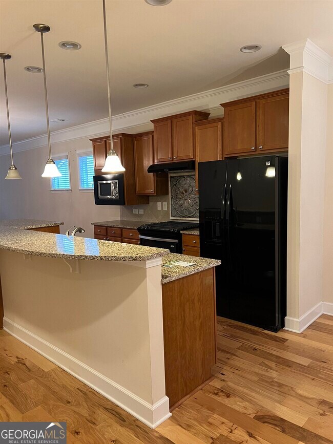 Building Photo - 356 Sandy Springs Dr