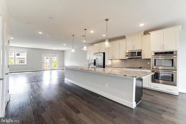 Building Photo - 44750 Tiverton Sq